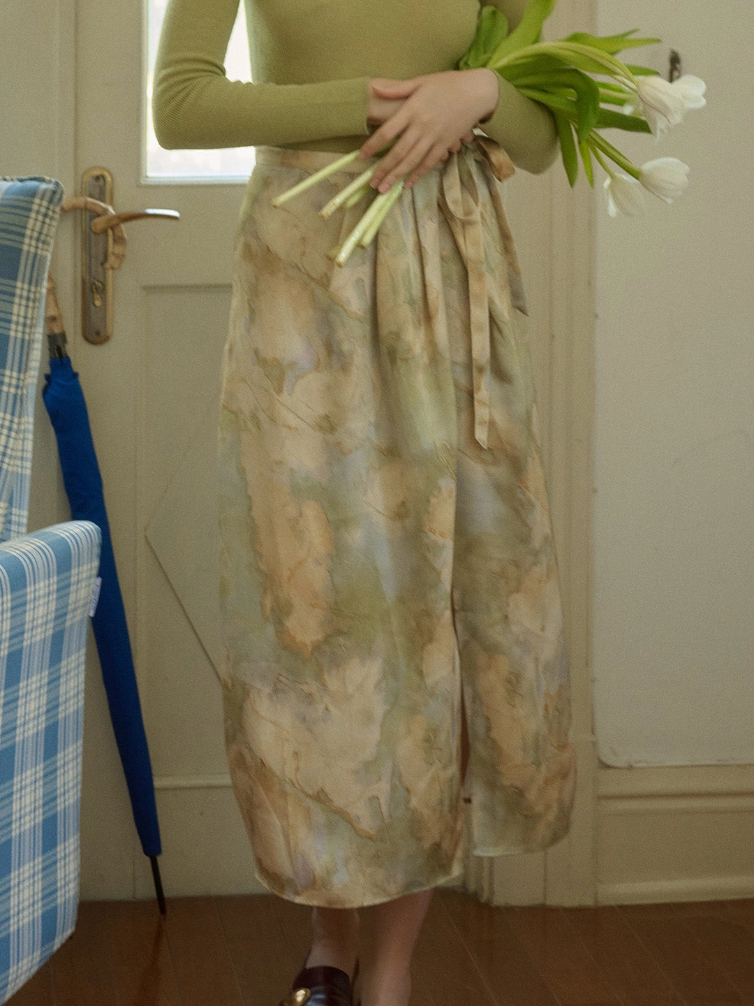 ??Final Sale??Isabela Vintage Oil Painting Print Waist Tie Slit Satin Skirt Flex Movement Sleek Appearance