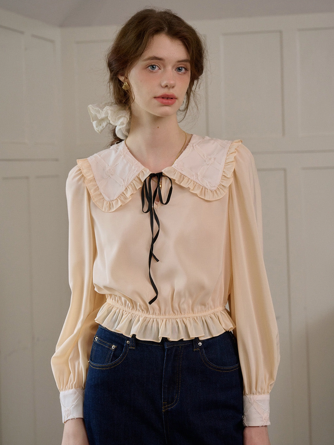 Strong Soul ??Final Sale??Jolie Doll Collar Contrasting Lace-up Pleated Blouse