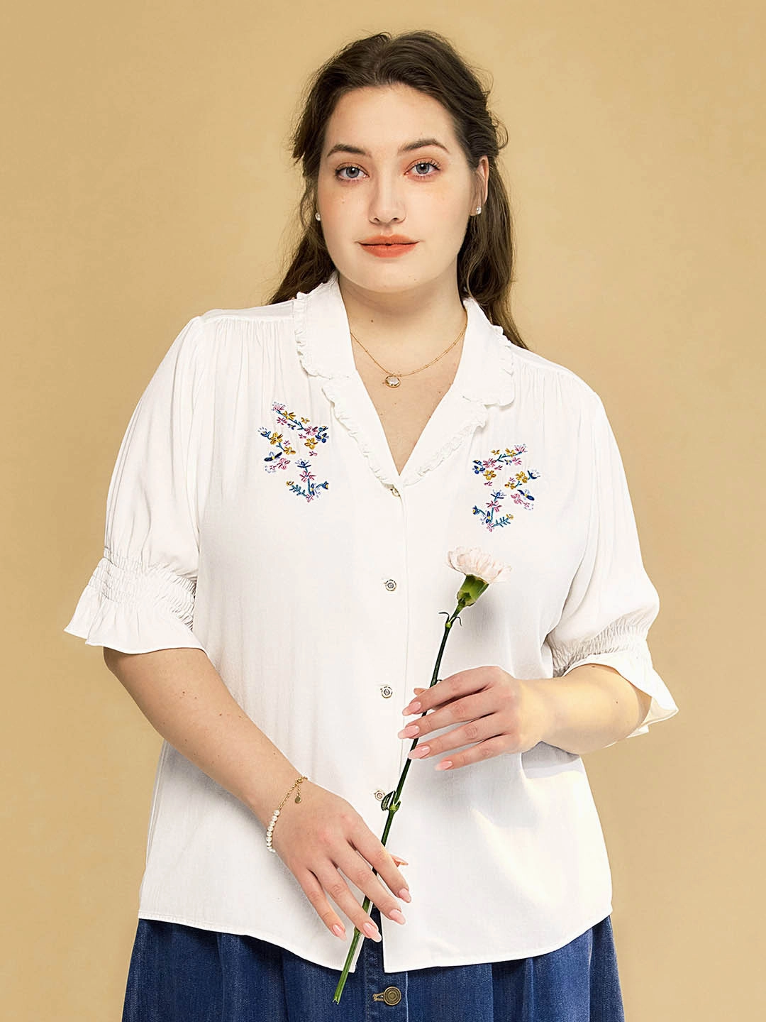 ??Final Sale??Plus Size Alicia Floral Embroidery V-Neck Blouse Plane Mood Nature Base