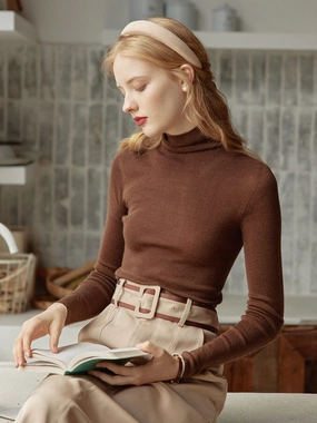 Cozy Dress Amber Seam-Free Brown Turtleneck Knitted Top