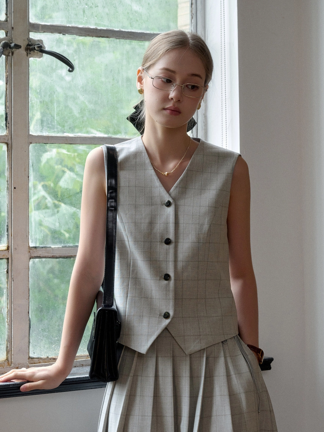 Minimal Design Amina V-Neck Plaid Vest