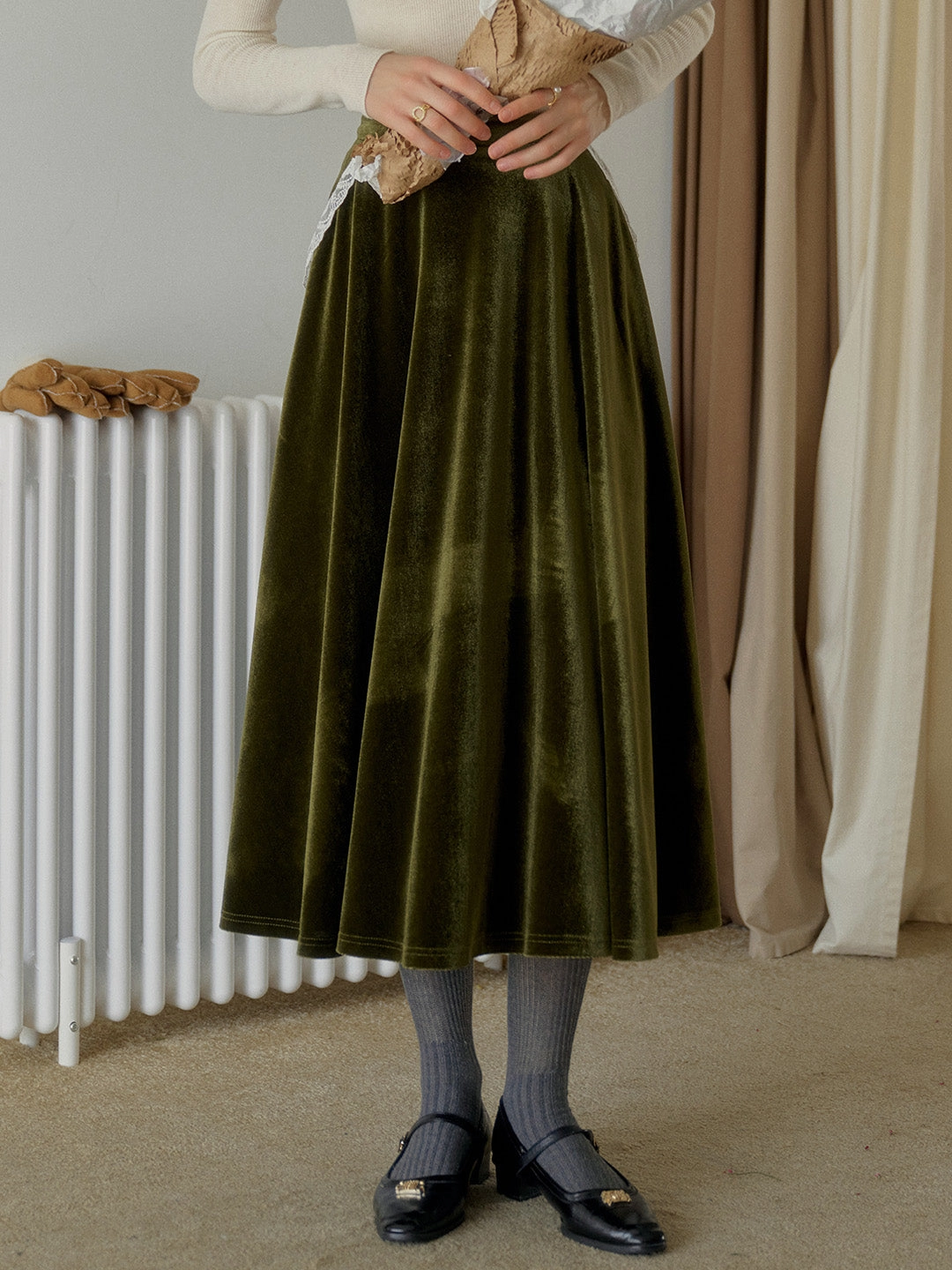 Simple Cut Elastic Cuff Azari Contrast Lace Paneled Pocket Velvet Skirt - Green