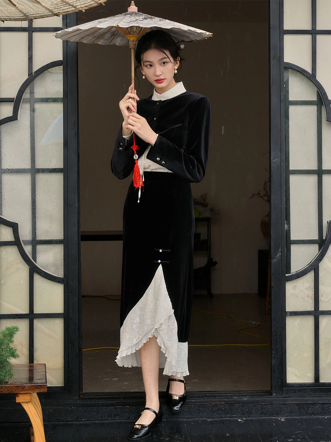 Vision Fit Blakely Classic Round Neck Velvet Cropped Jacket