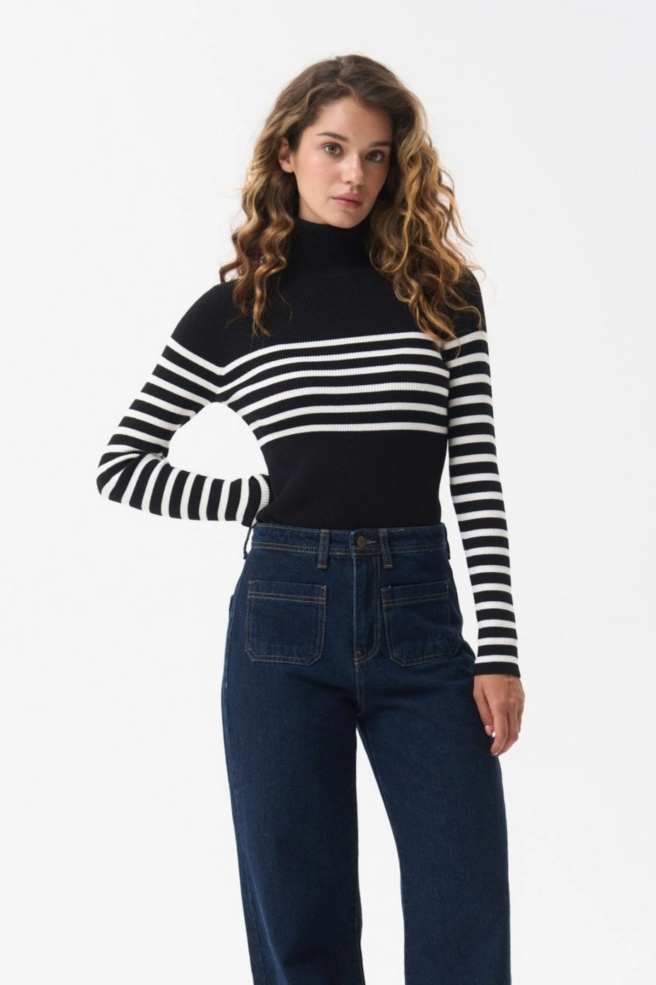 Black turtleneck sweater with a milky stripe Stretch waistband