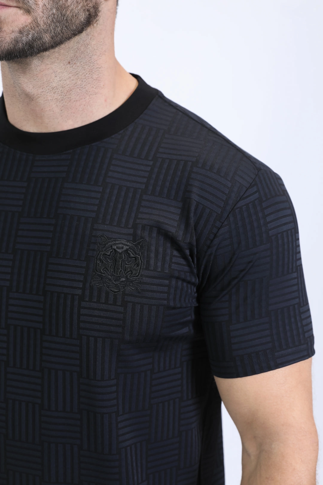 Mens Modern Fit Cotton Stretch Black T-Shirt Sleek Performance Fit Light Casual