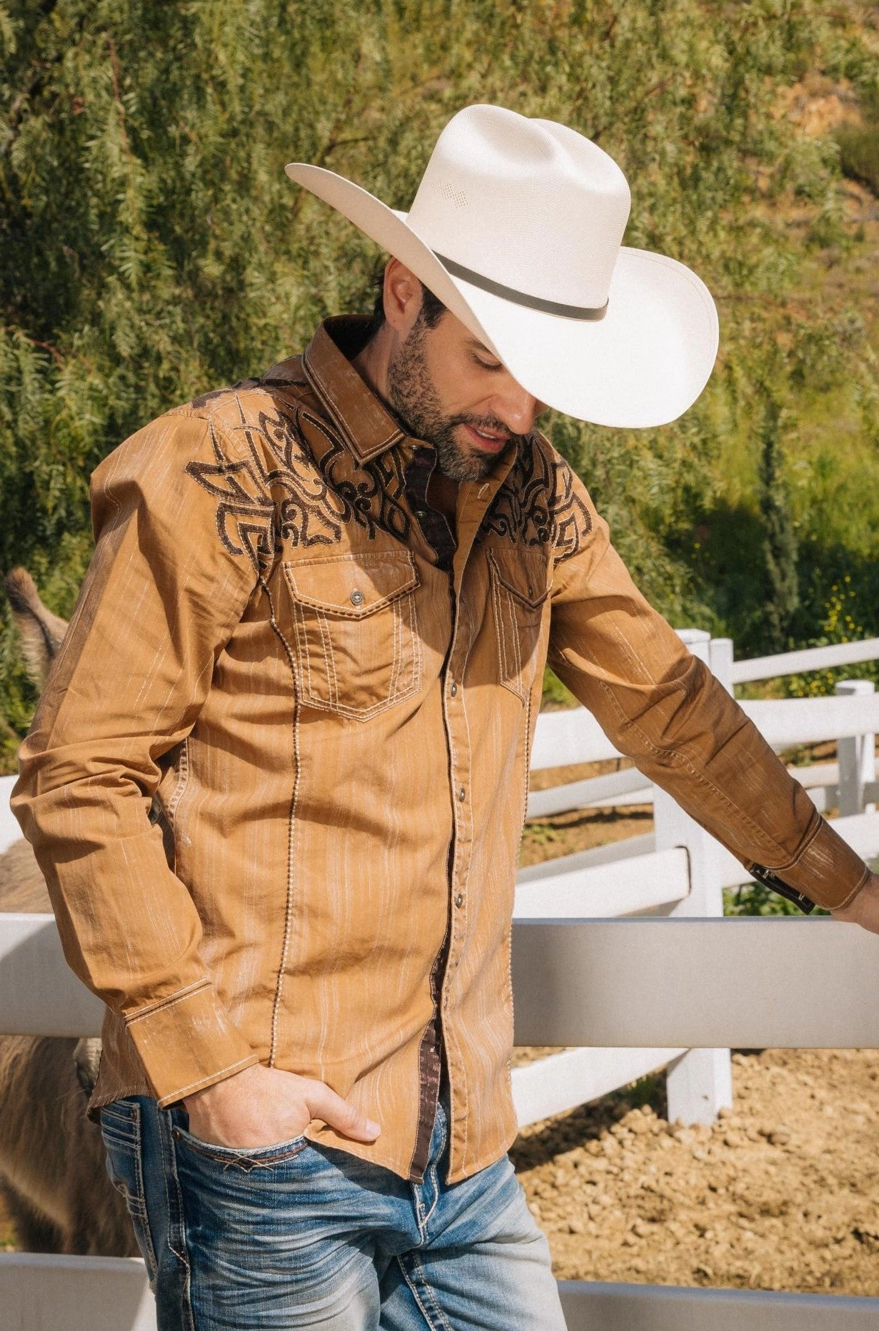 Mens Vintage Washed 2-tone Embroidery Modern Fit Stretch Shirt Evening Elegance Vibrant color