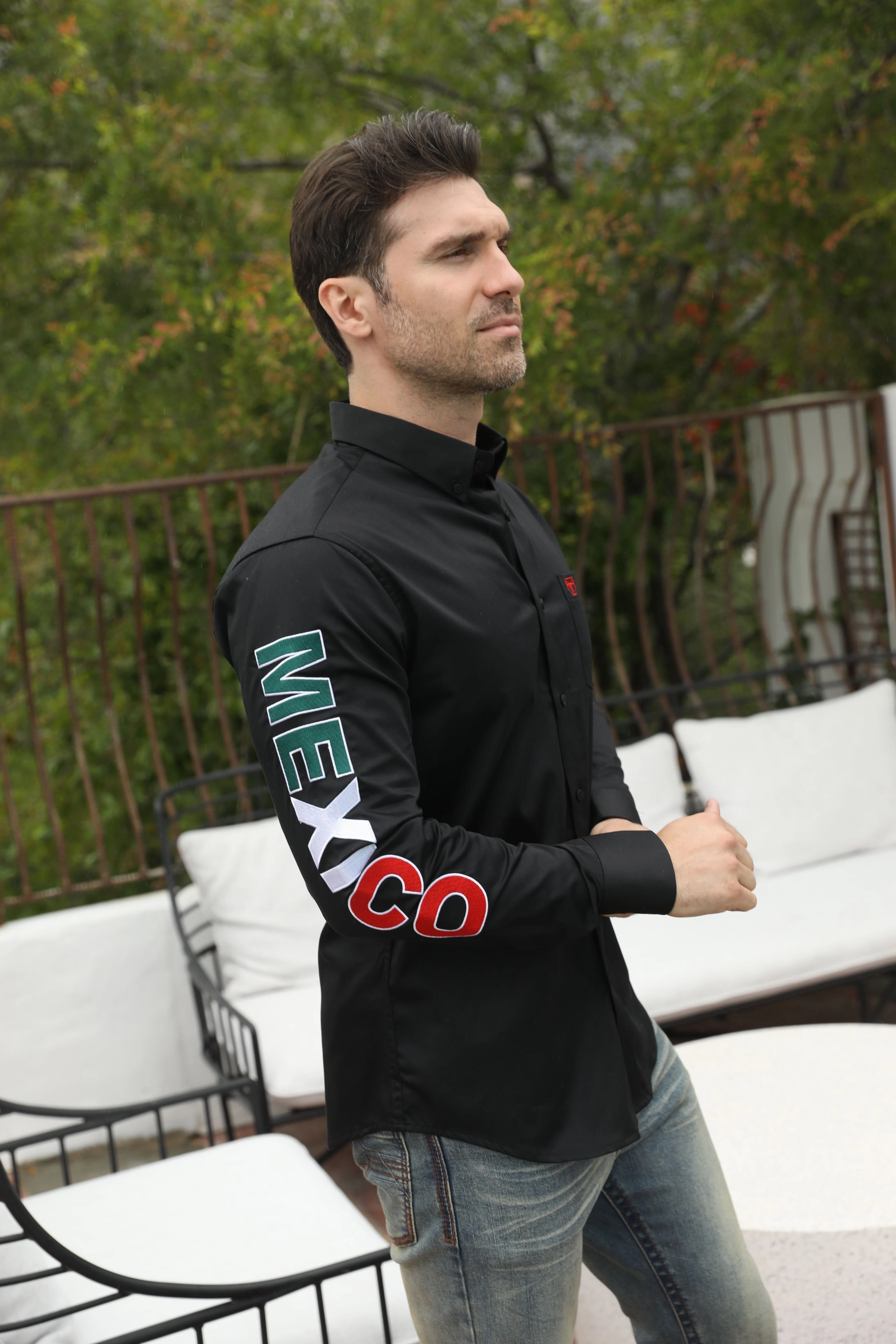 Chill Fit Microfiber Material Men??s Single Pocket Logo Modern Fit Stretch Mexico Dress Shirt - Black