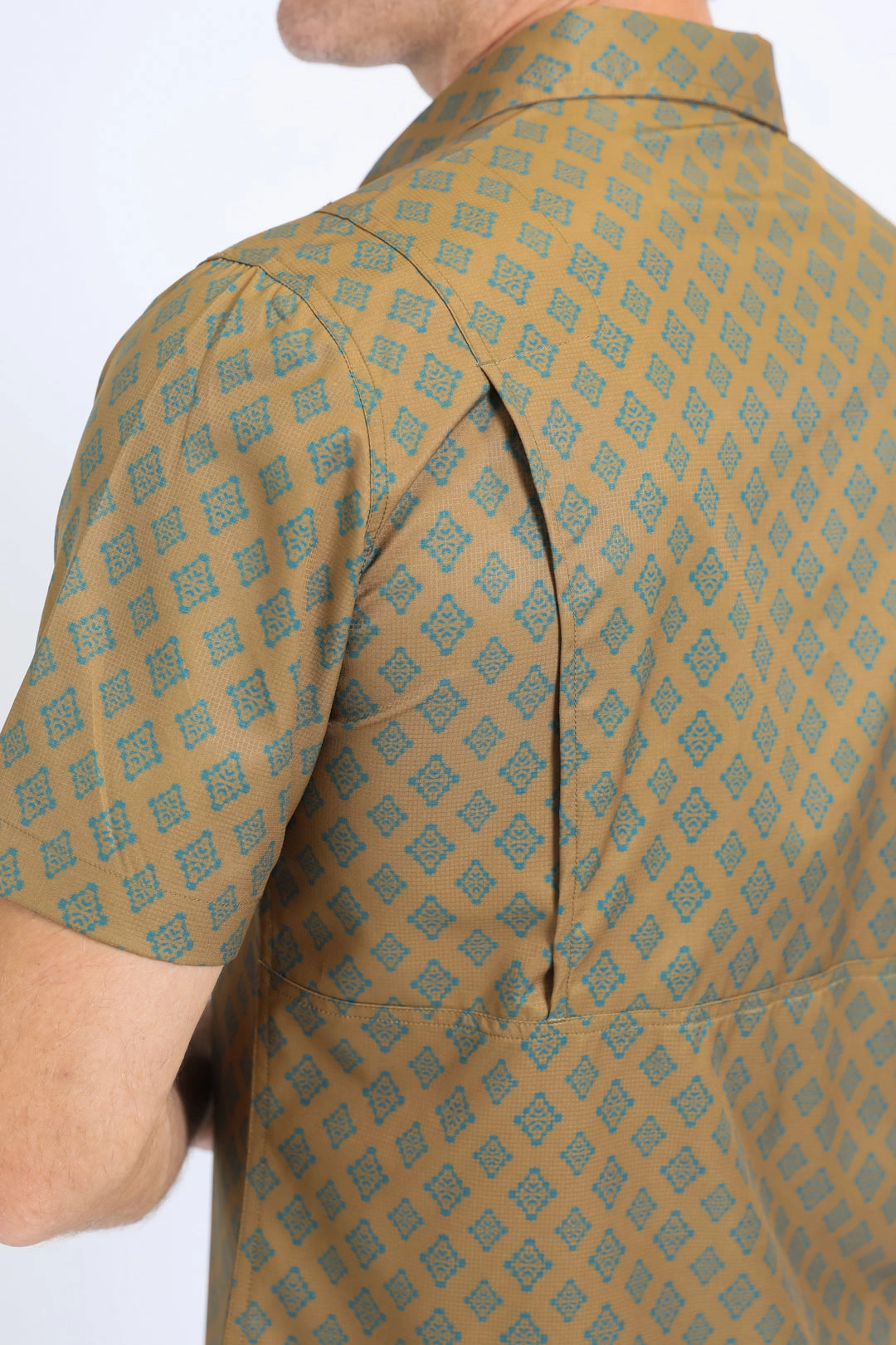 Adjustable Cuff Closure V-Neck Mens Performance Western Short Sleeve Aztec Print Khaki Shirt