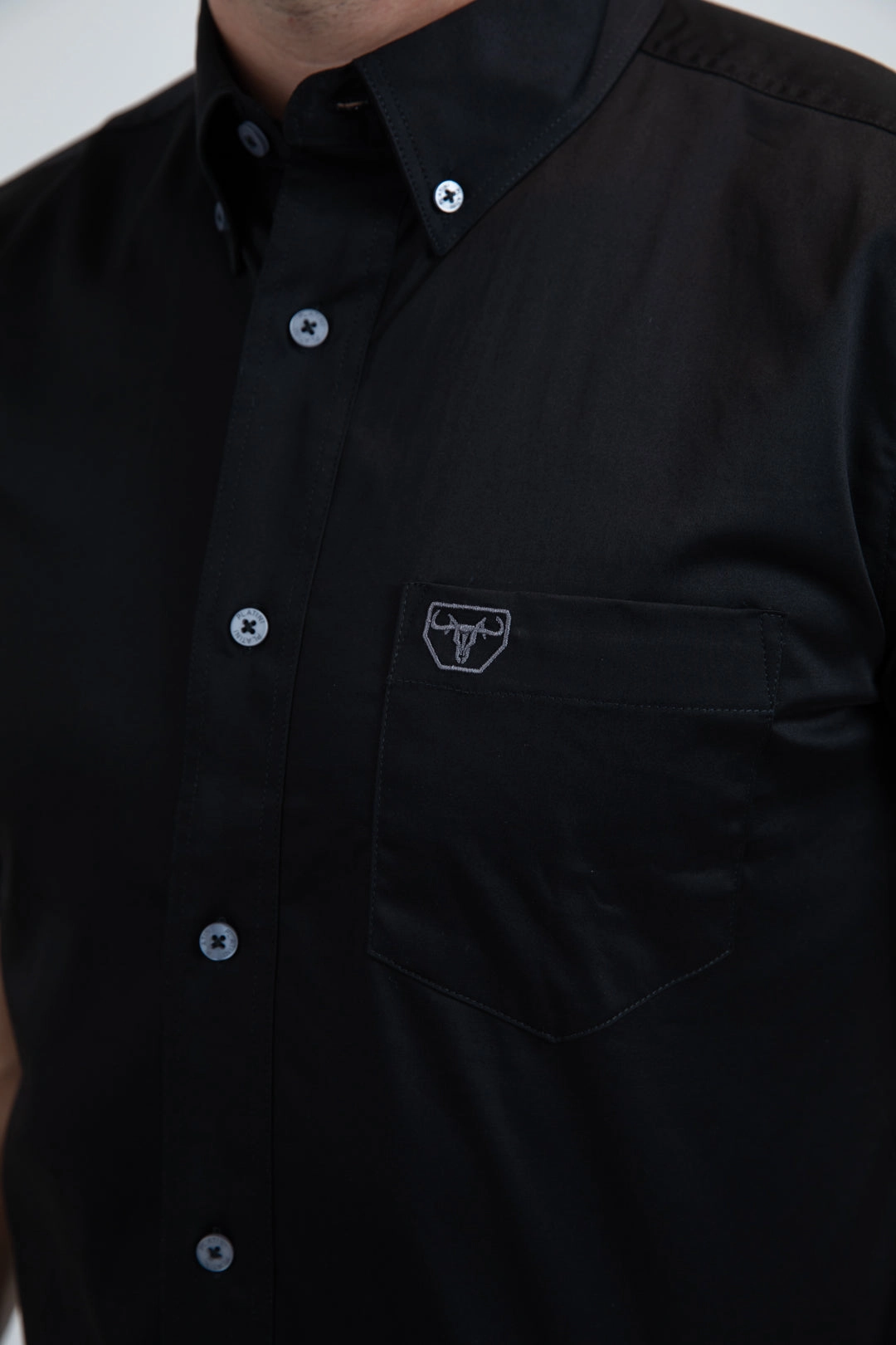 UV Protective Coating Men??s Single Pocket Logo Modern Fit Stretch Black Short Sleeve Shirt