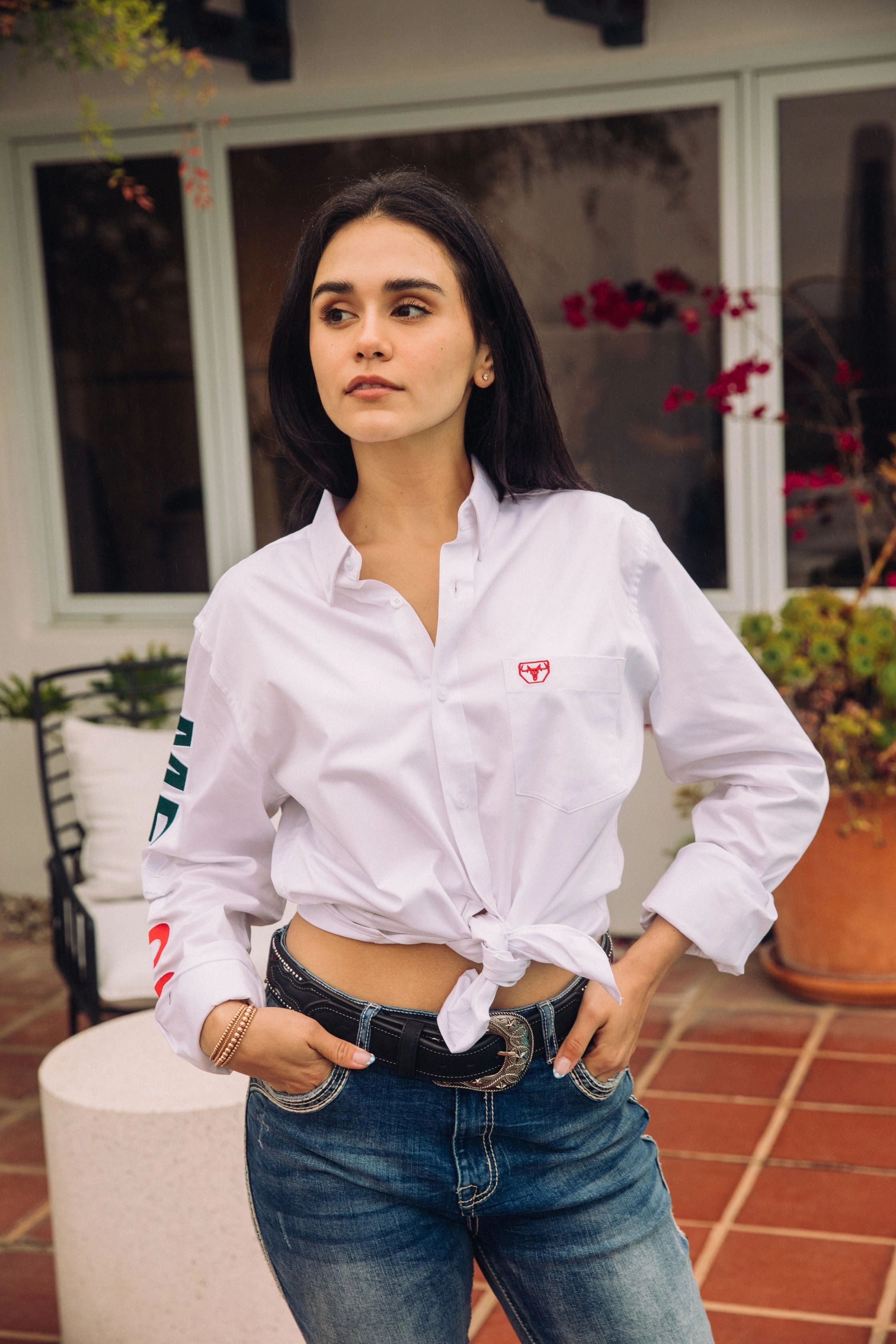 Fitted Design Men??s Single Pocket Logo Modern Fit Stretch Mexico Dress Shirt - White