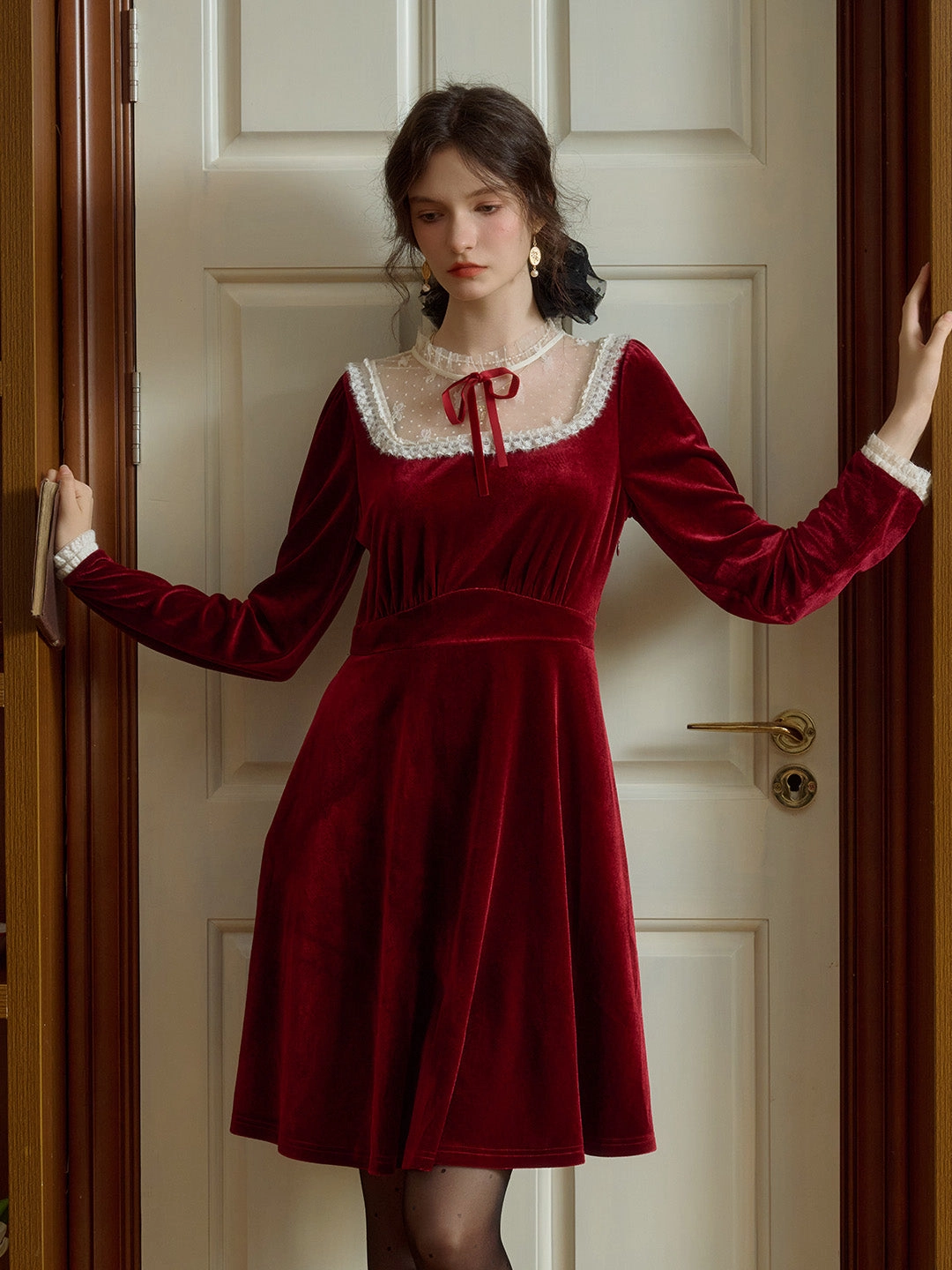 Janelle Retro Elegant Bow Lace Splicing Round Neck Velvet Dress Easy Go