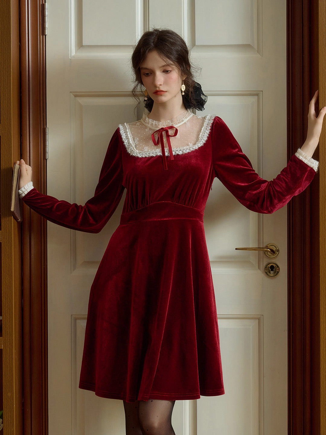 Sharp Cut Janelle Retro Elegant Bow Lace Splicing Round Neck Velvet Dress