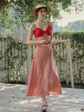 Kimberly Romantic Sweetheart V-Neck Suspender Dress Stretch Ease Opaque Tone