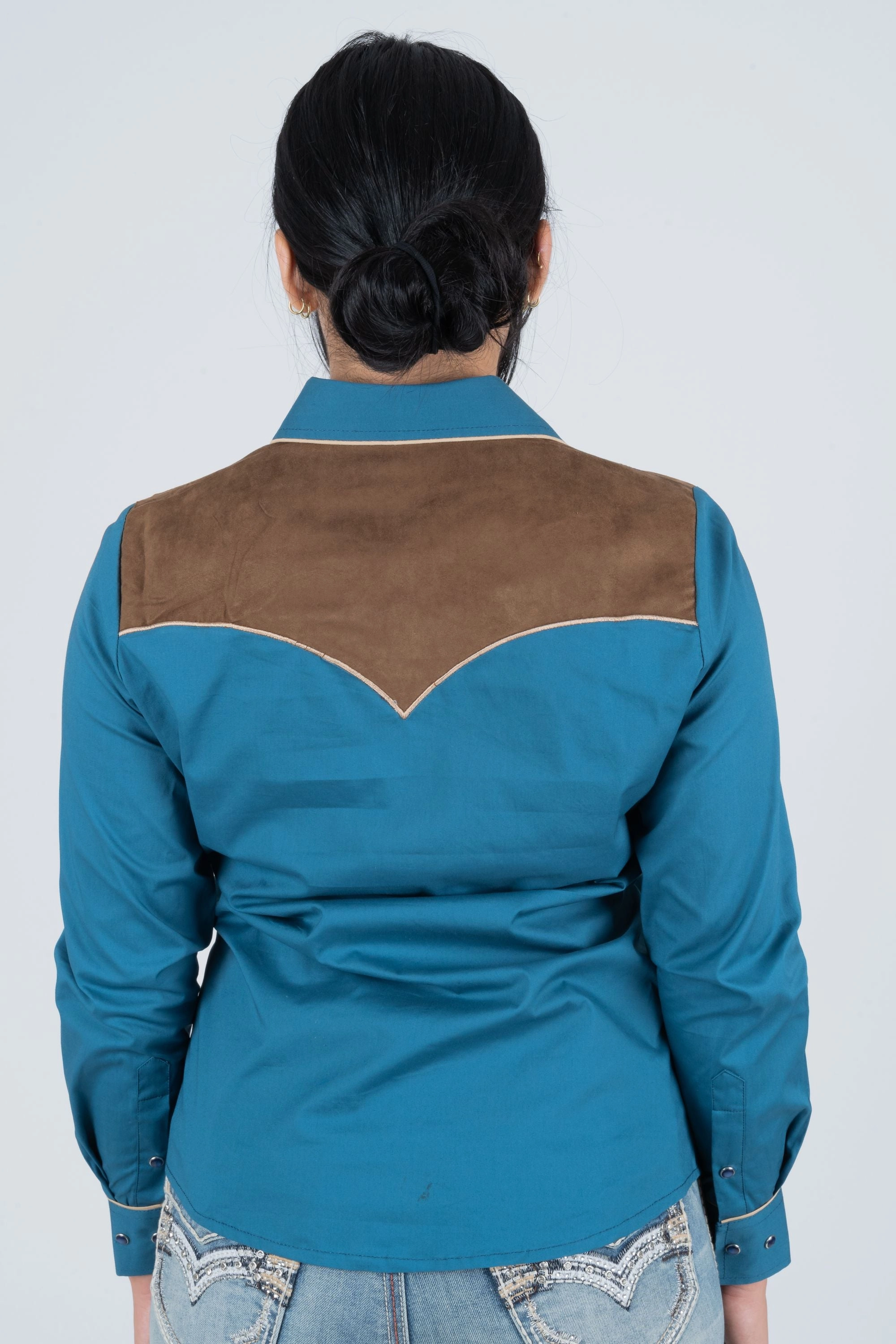 Easy Wear Ladies Cotton Blue Embroidery Western Shirt With Suede