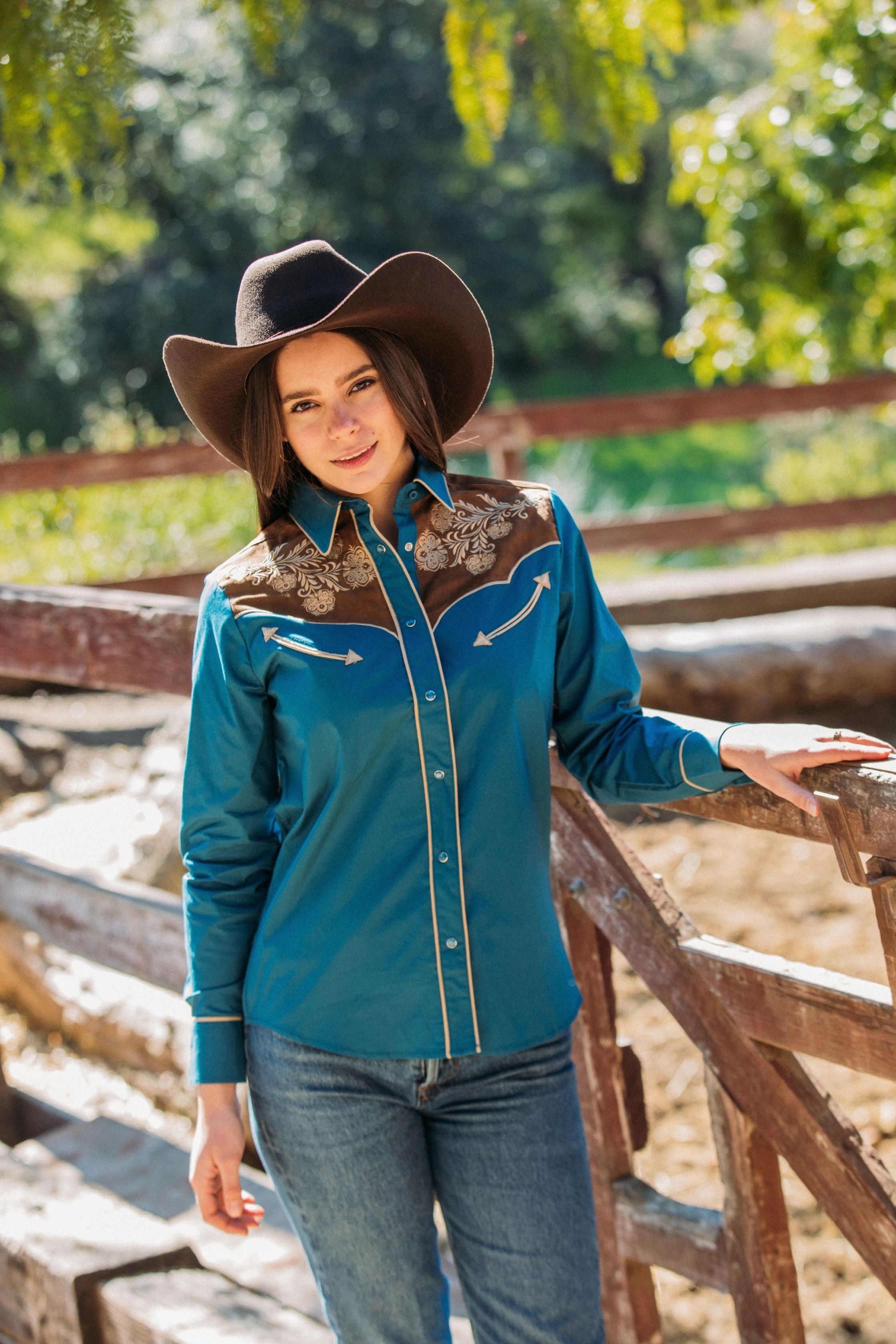 Ladies Cotton Blue Embroidery Western Shirt With Suede Layered Design