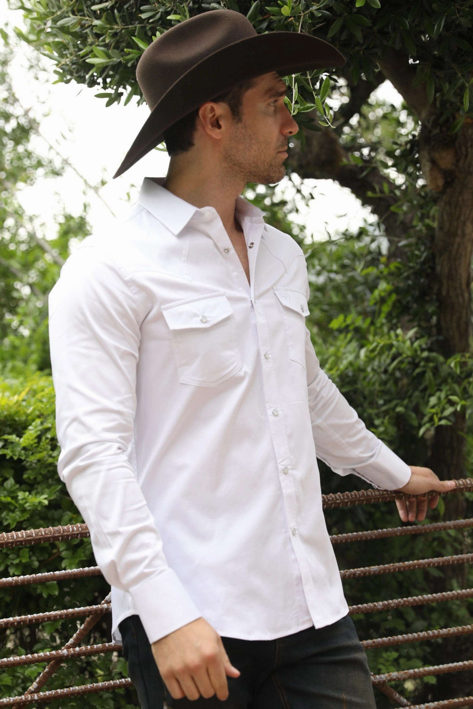 Fitted Design Men's Modern Fit Solid White Dress Shirt