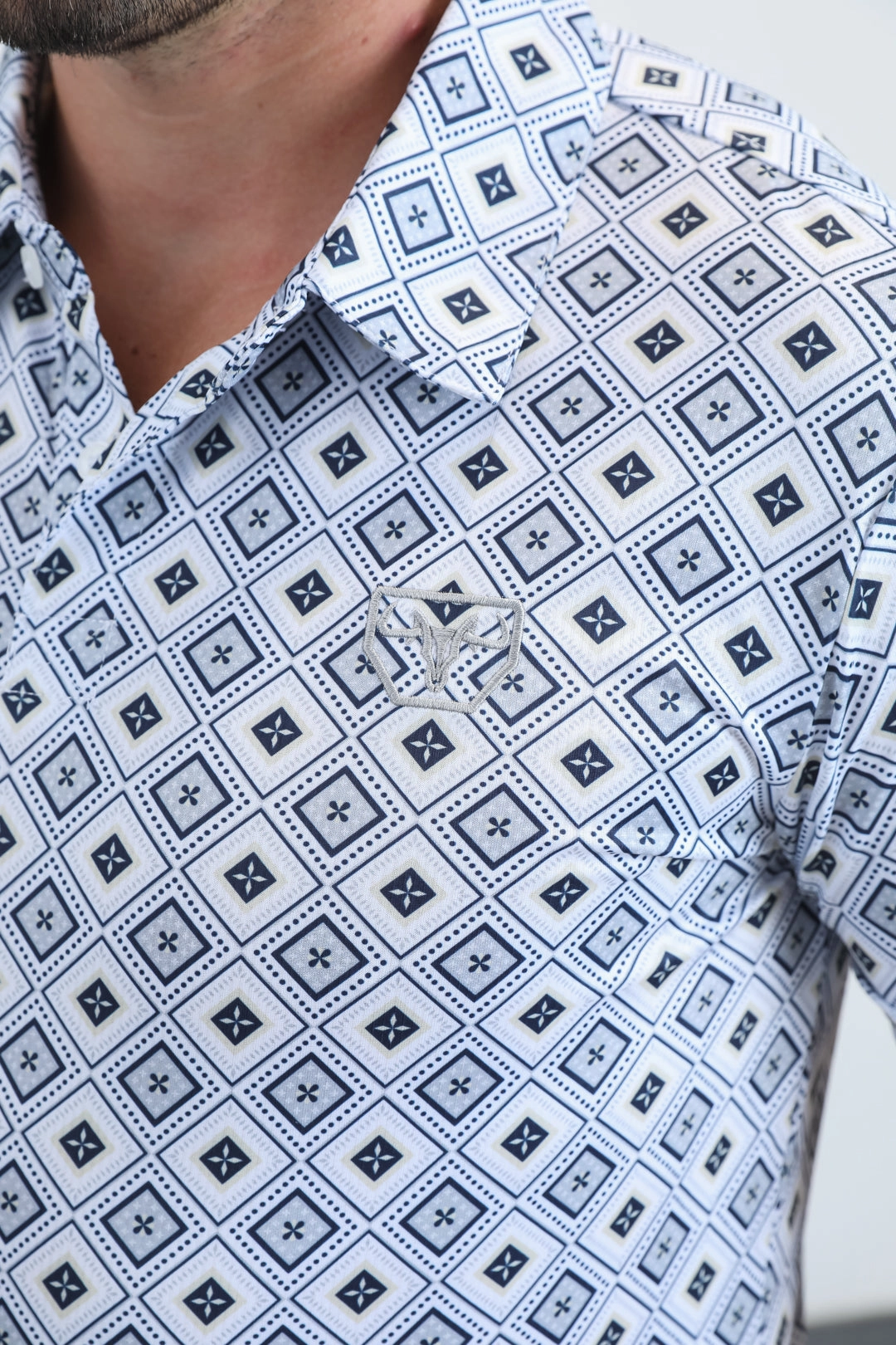 Mens Performance Fabric Modern Fit Stretch Aztec Print White Polo Fashion Comfort Thermoregulating Lining