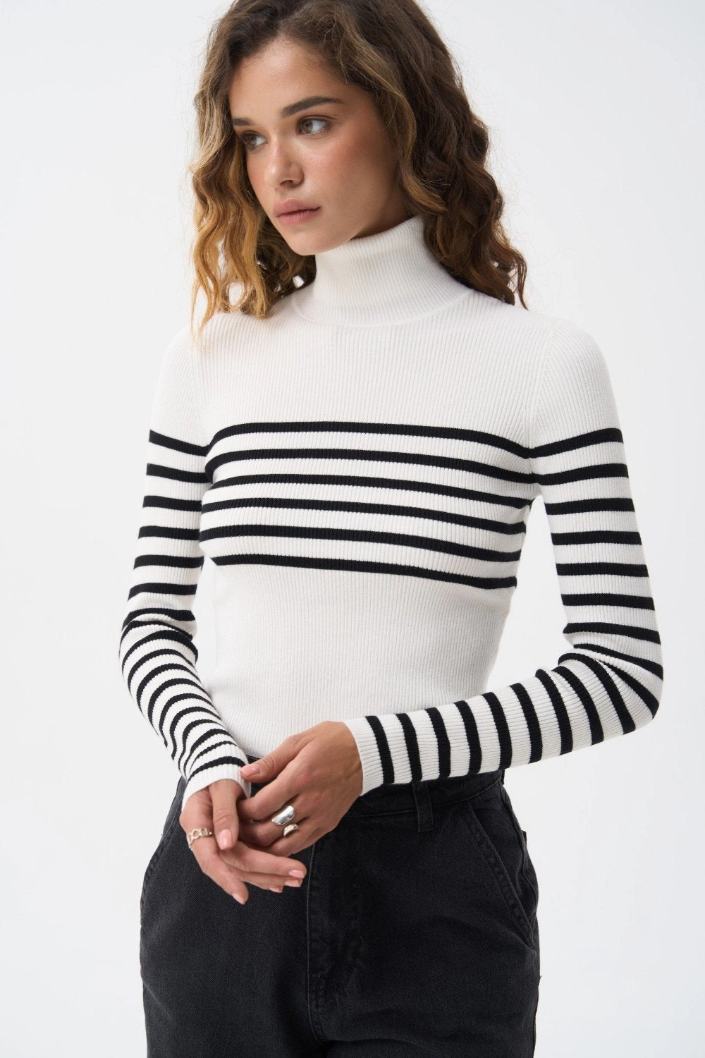 Comfy Layer Fit Comfy clothing Milk turtleneck sweater with a black stripe