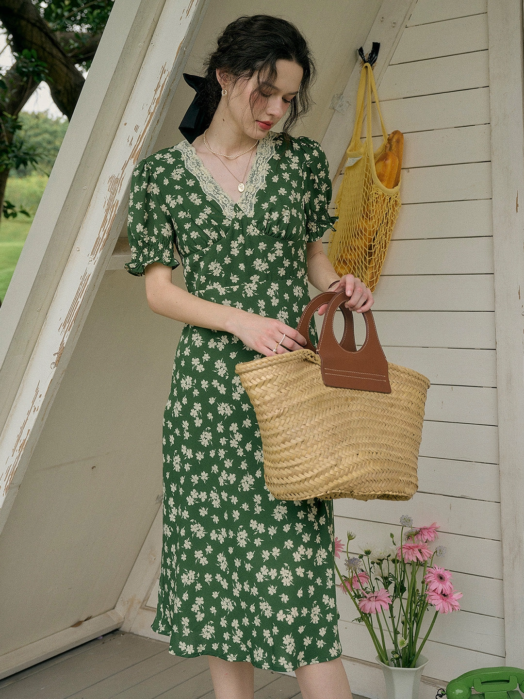 ??Final Sale??Stormi Charming V-neck Lace Trimmed Floral Print Dress Wind Ease