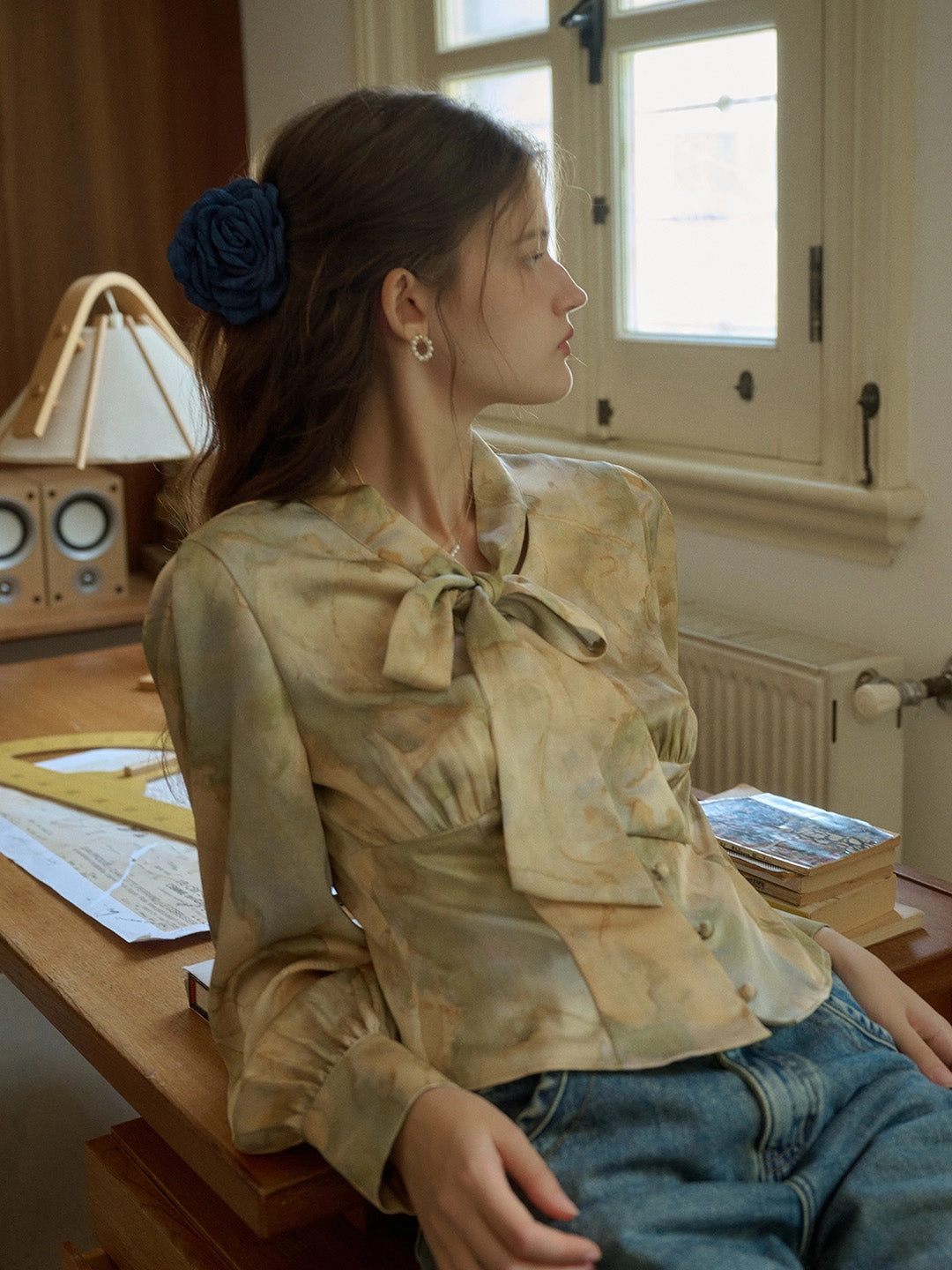 ??Final Sale??Melina Retro Oil Painting Print V-Neck Lace-Up Lantern Sleeve Satin Blouse Earth Fit