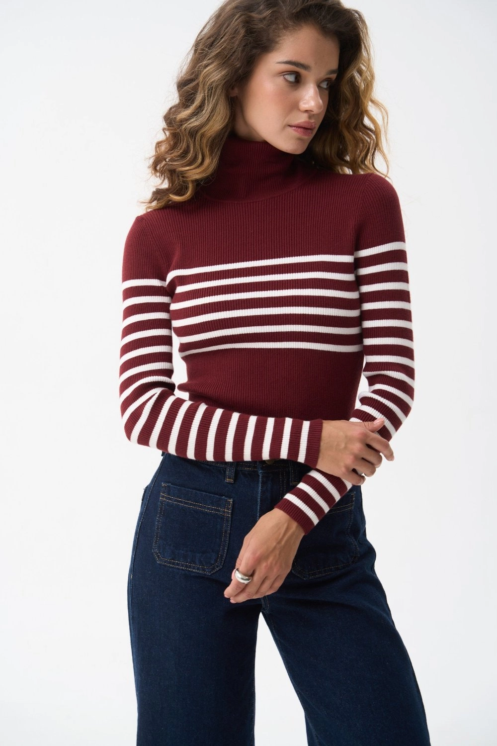 Red turtleneck sweater with a milky stripe Soft Fabric Look Warm Look
