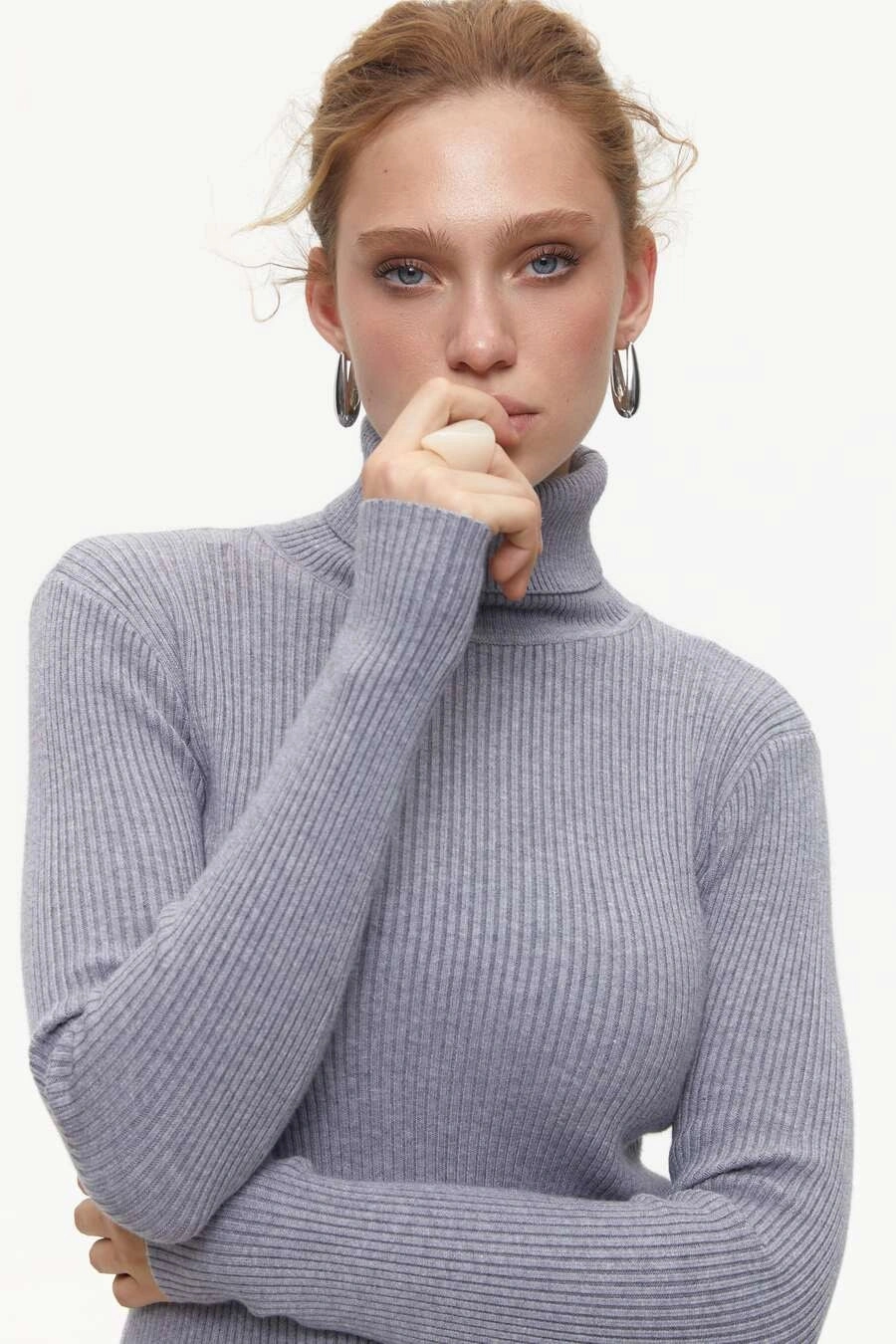 Minimalist Wear Versatile Wear Ribbed turtleneck sweater in color grey