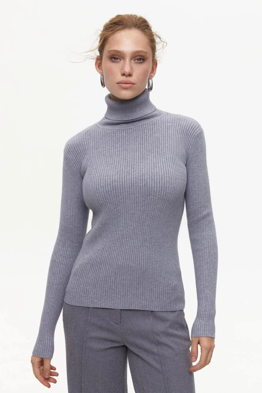 Effortless Comfort Fit Ribbed turtleneck sweater in color grey