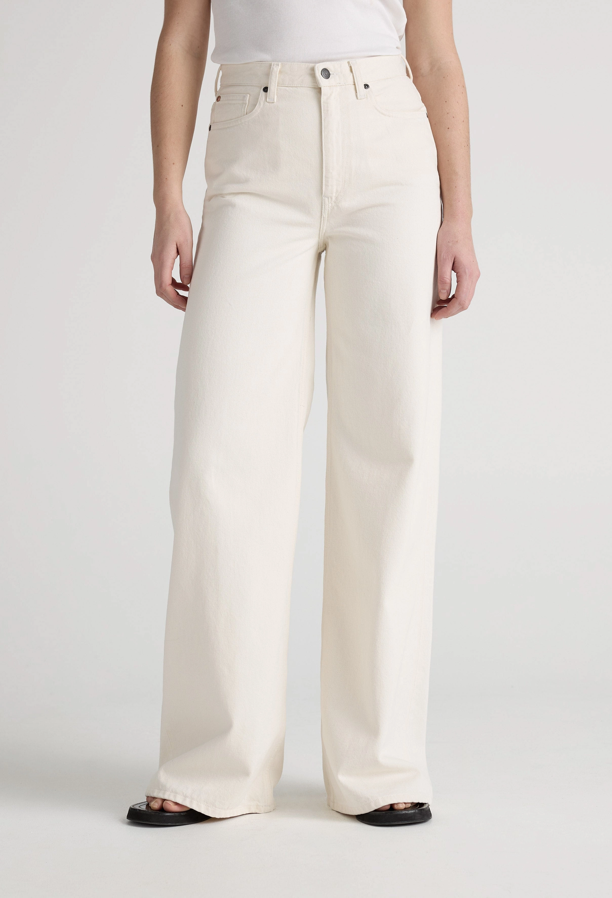 Sara High Loose - Natural Sporty Design Sheer Glow