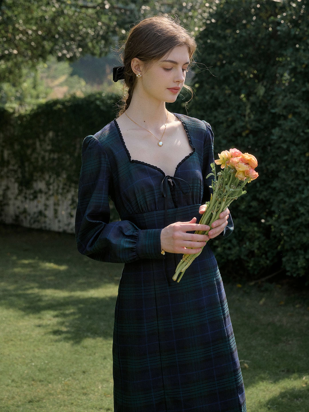 FadeResistant WaterRepellent ??Final Sale??Maeve Plaid Print Sweetheart Neck Knot Front Dress