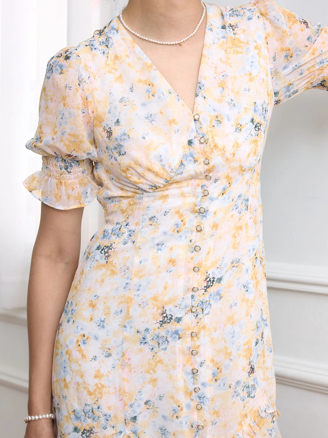 Soft Jacket ??Final Sale??Nalani Ditsy Floral Print Puff Sleeve Ruffle Hem Dress