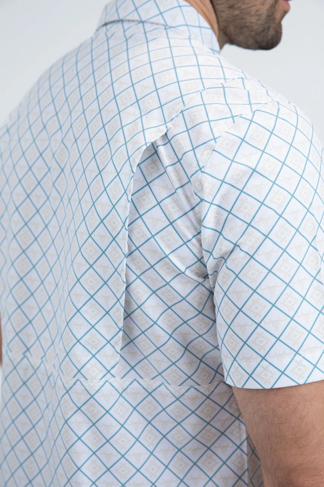 Embellished Neckline Sophisticated Style Mens Performance Classic Fit Short Sleeve White Shirt