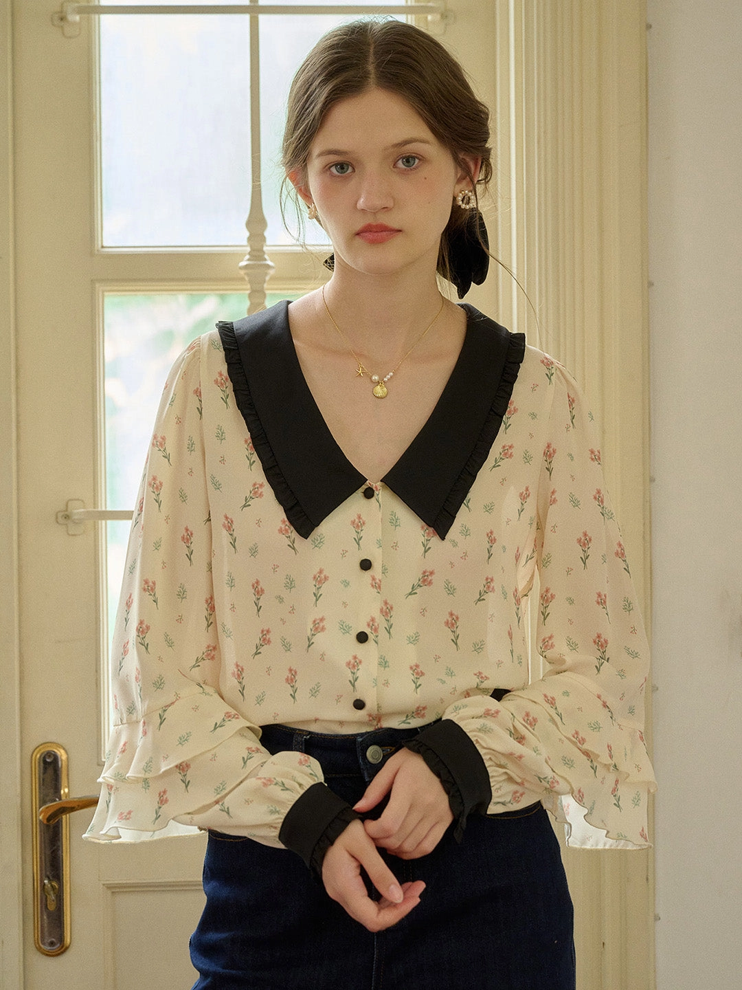 WrinkleResistant Stretchable Fabric ??Final Sale??Ayleen Notched Collar Floral Contrasting Blouse