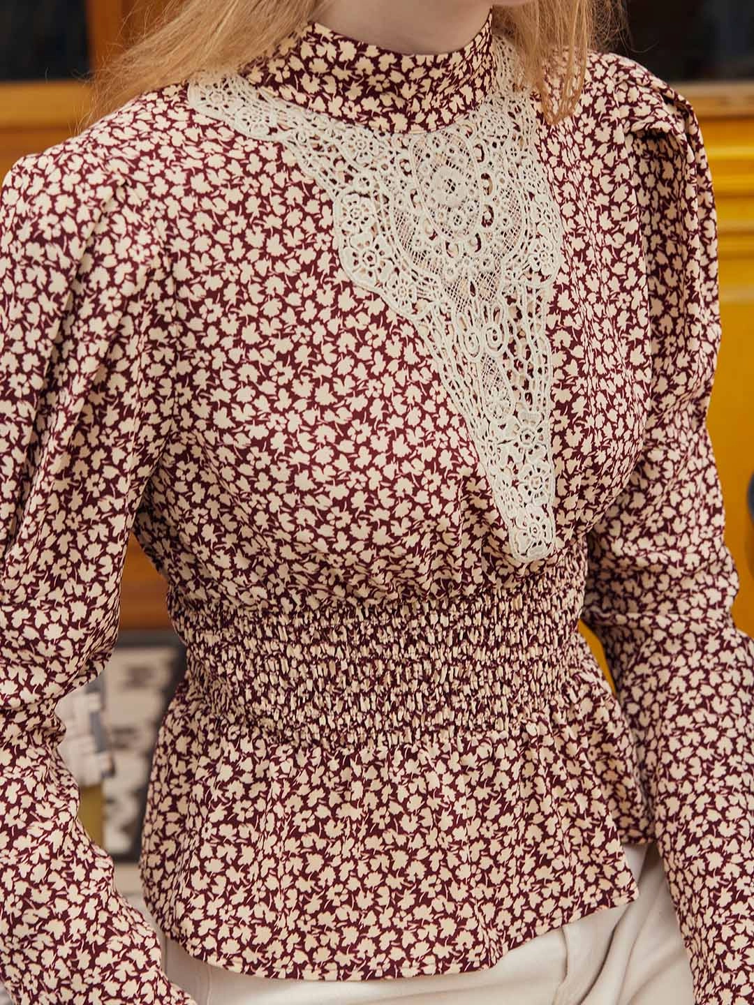 ??Flash Sale??Scarlett Maple Leaf Print Waist-Cinching Lace Contrast Blouse AntiPilling Fabric HighNeckStyle