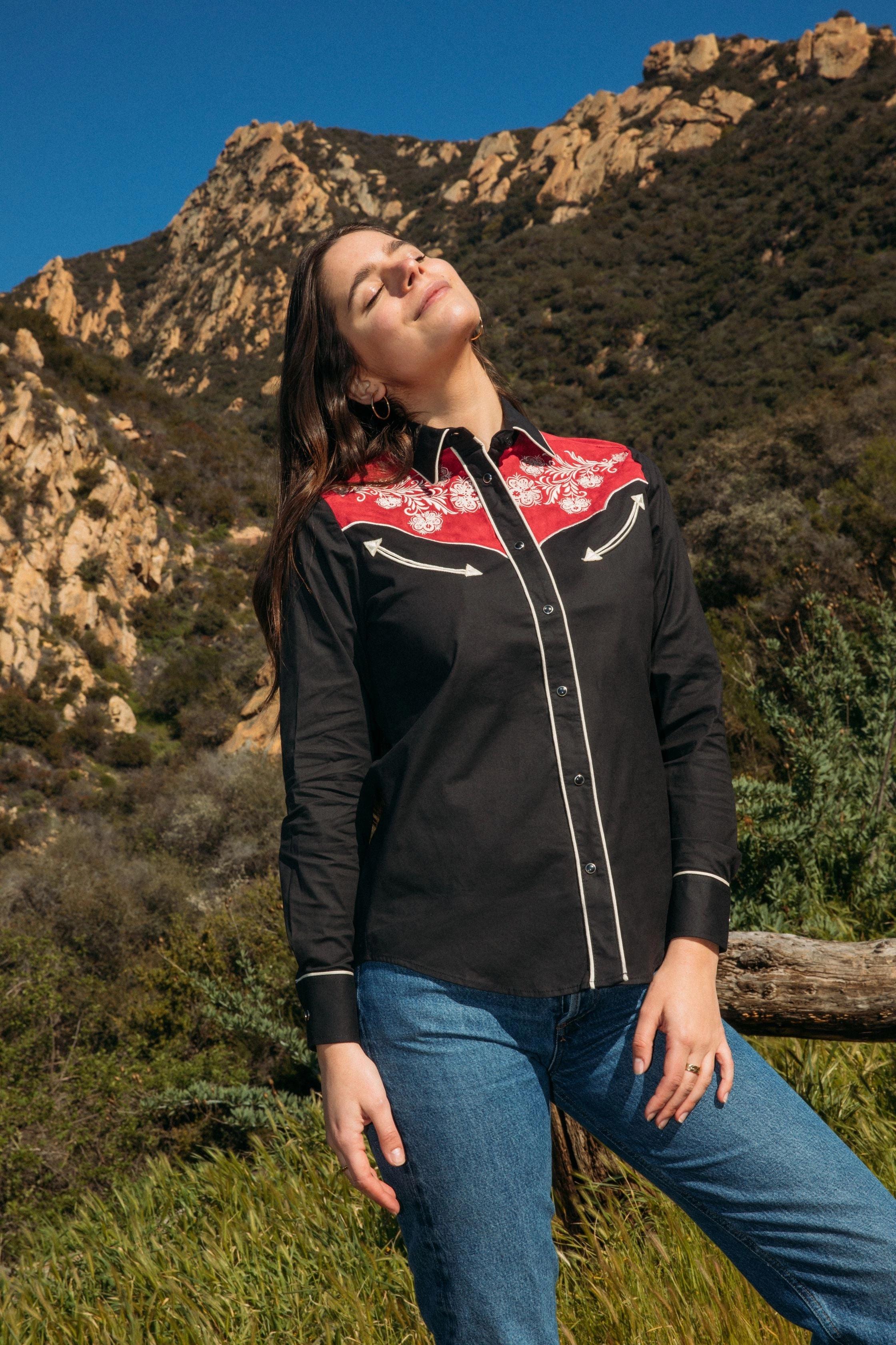 Adjustable Hem Networking Session Ladies Cotton Black Embroidery Western Shirt With Suede